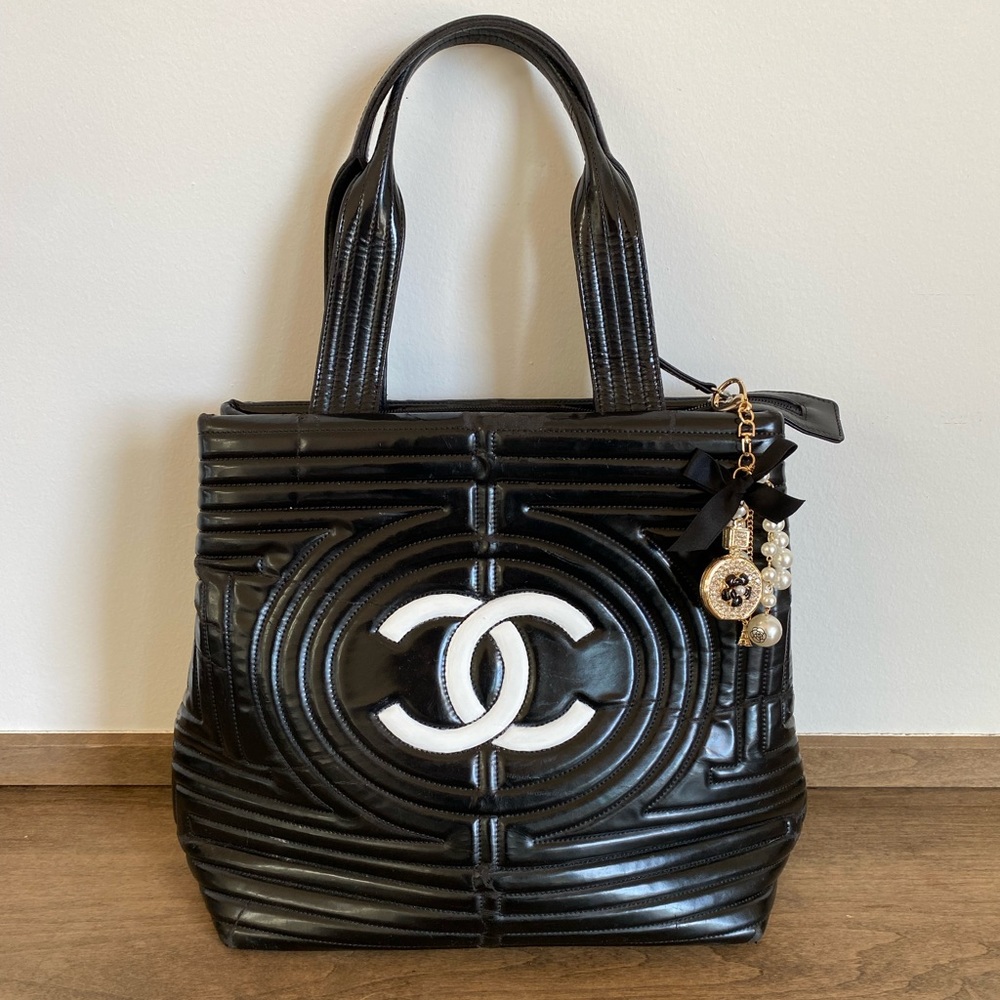 ***SOLD*** ♡ Gorgeous vintage CHANEL purse ♡